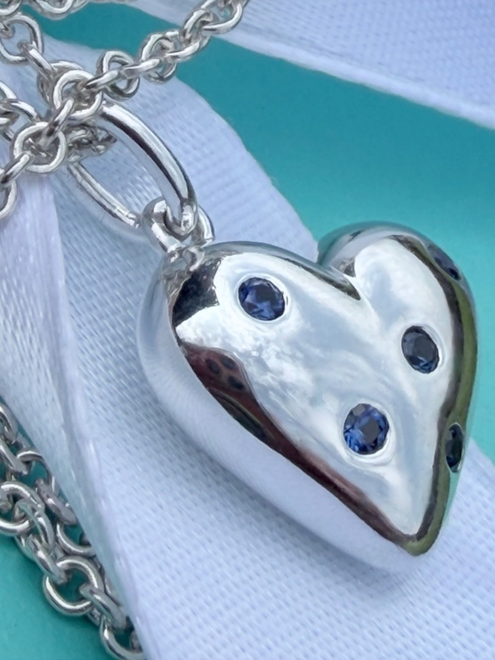 Tiffany & Co Incredibly Rare Blue Sapphire Etoile Heart Charm Pendant Necklace